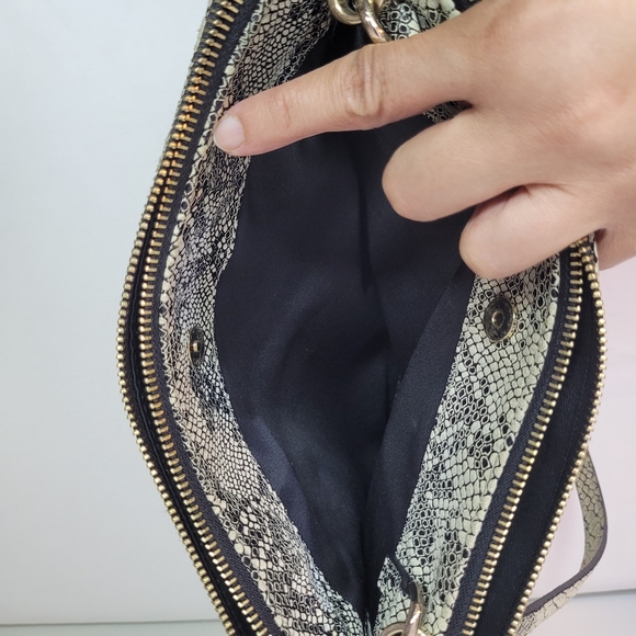 Danier Leather snake print multi compartment shoulder bag - Picture 5 of 10